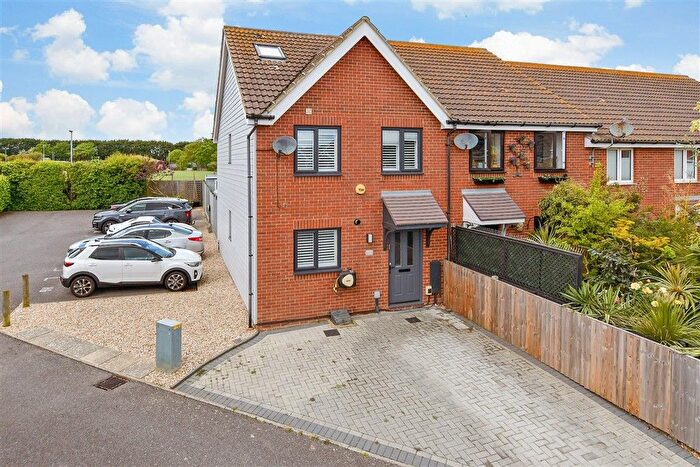 4 Bedroom End Terrace House For Sale In Westview Close, Peacehaven, East Sussex, BN10