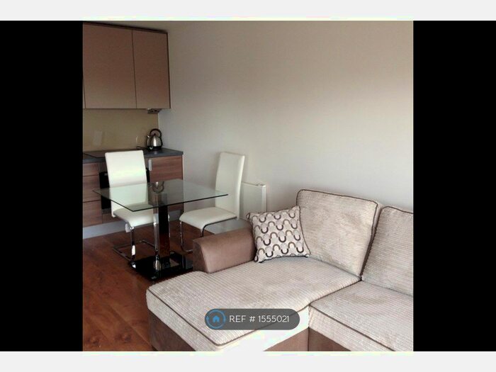 Studio To Rent In Ellyson House, London, NW9