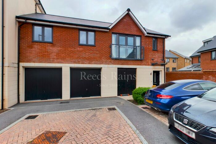 2 Bedroom Maisonette To Rent In Somerset Court, Northfleet, Gravesend, Kent, DA11