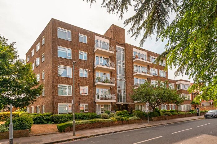 2 Bedroom Flat For Sale In Briar Walk, West Putney, London, SW15