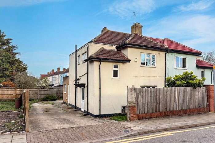 3 Bedroom Semi Detached House For Sale In Pitfield Way, Willesden, London, NW10