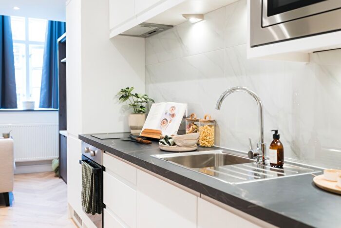 Studio To Rent In Apt, Churchill House Residence #, LS1