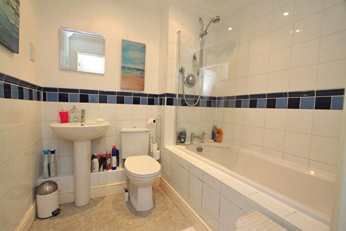 2 Bedroom Apartment For Sale In Upperton Road, Eastbourne, BN21
