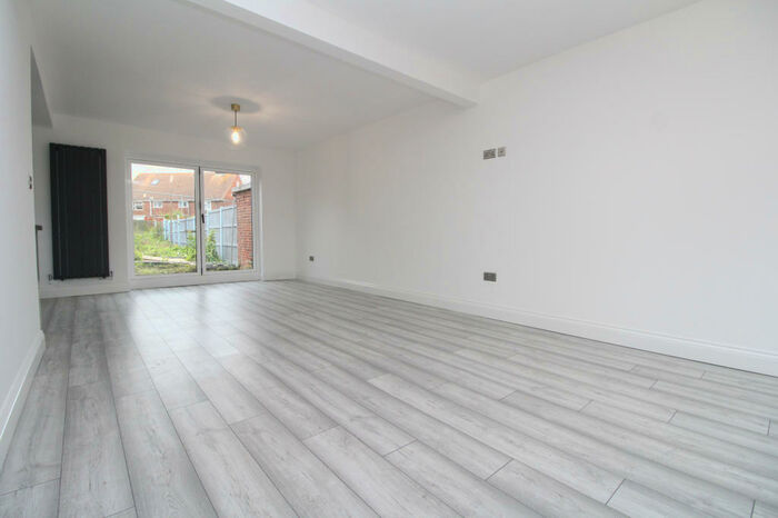 3 Bedroom Semi-Detached House To Rent In Swingate Avenue, Rochester, ME3