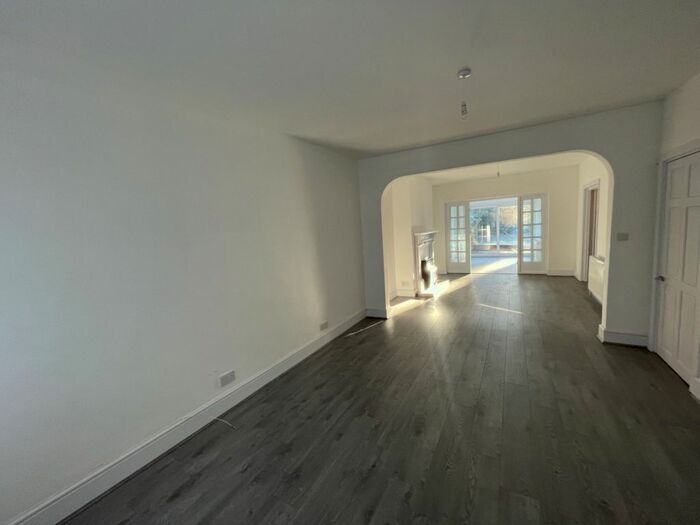 3 Bedroom Semi-Detached House To Rent In Highfield Road, Hall Green, Birmingham, B28