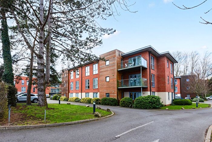 2 Bedroom Flat For Sale In Morewood Close, Sevenoaks, TN13