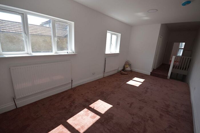 2 Bedroom Flat To Rent In Palmerston Road, London, E17