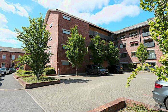 1 Bedroom Flat To Rent In Markham Quay, Camlough Walk, Chesterfield, Derbyshire, S41