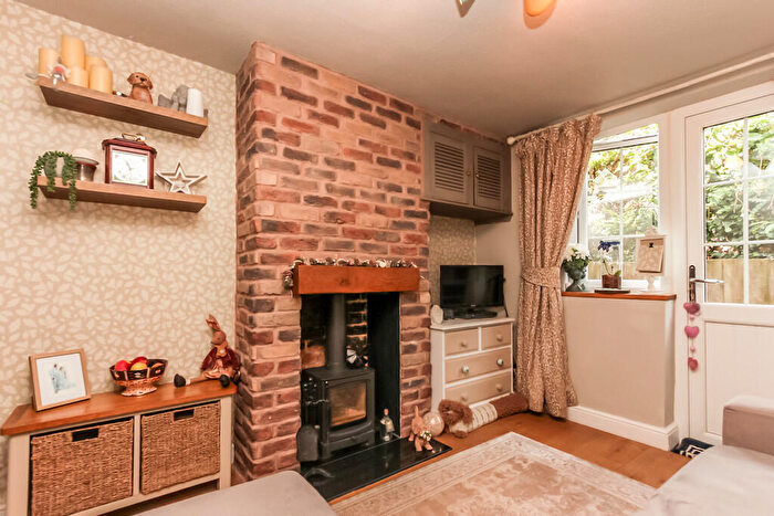 2 Bedroom Cottage For Sale In Harrowick Lane, Earls Barton, NN6