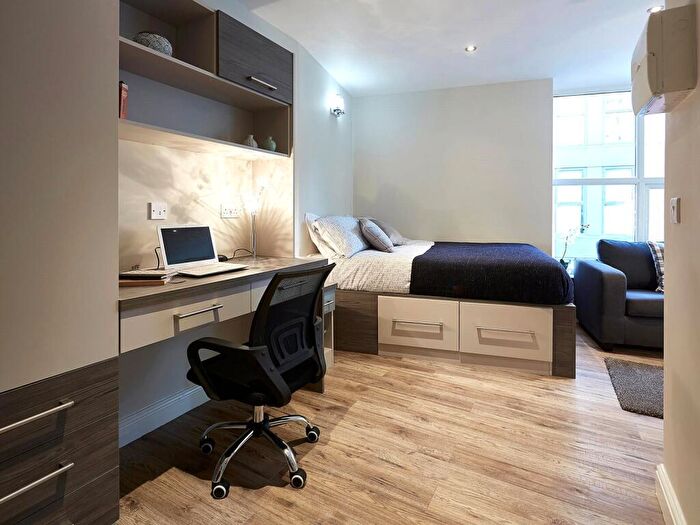 Apartment To Rent In Apt, Eagle House #, M3