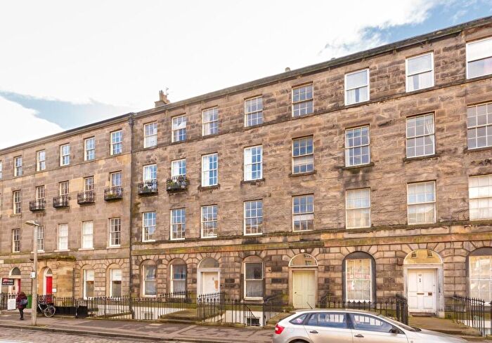 3 Bedroom Flat To Rent In St Patrick Square, Newington, Edinburgh, EH8
