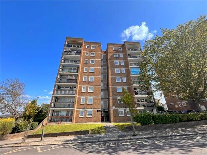 2 Bedroom Flat To Rent In Bloomfield Road, Woolwich, London., SE18