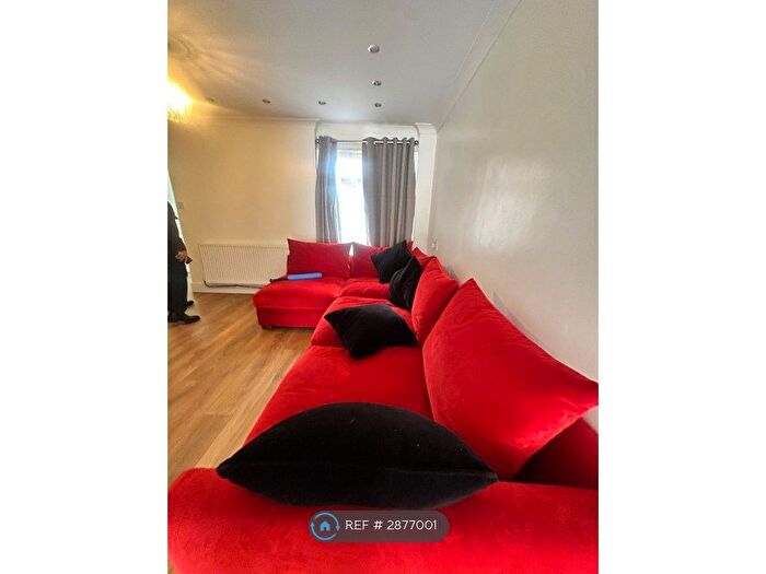 2 Bedroom Maisonette To Rent In Jessop Road, Stevenage, SG1
