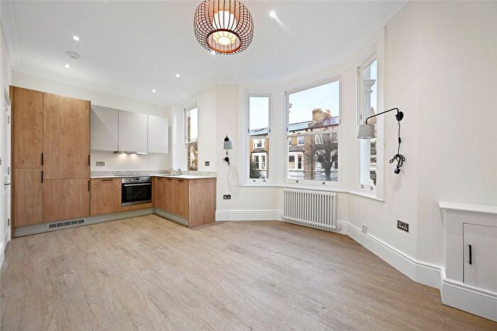 1 Bedroom Flat To Rent In St Stephens Avenue, London, United Kingdom, W12
