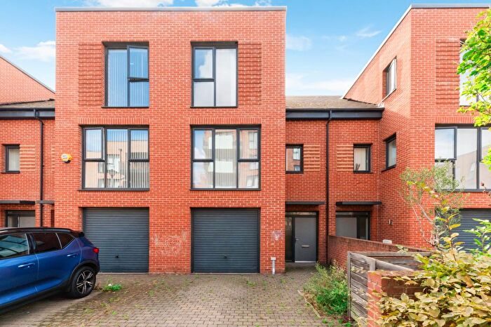 4 Bedroom Terraced House For Sale In Reynard Way, Brentford, TW8