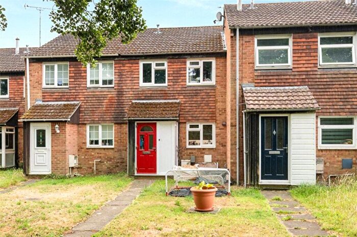 3 Bedroom Terraced House For Sale In Pinewood Park, Farnborough, GU14