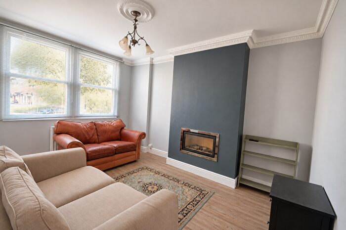 2 Bedroom Flat To Rent In Southfield Road, Chiswick, W4