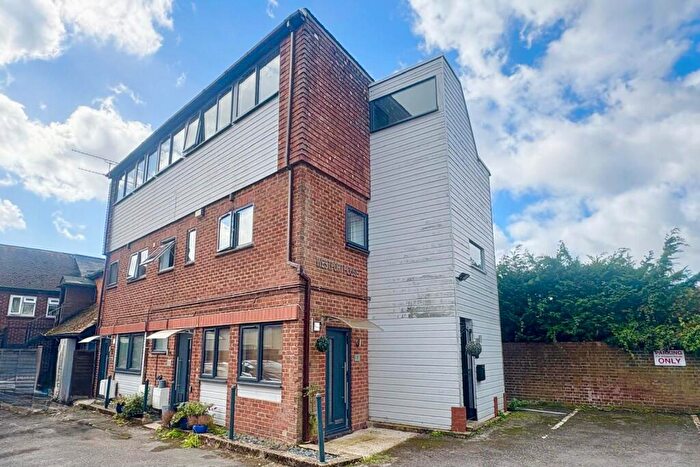 1 Bedroom Maisonette For Sale In Bentley, Farnham, Hampshire, GU10