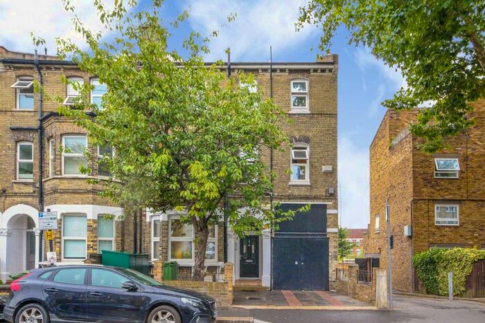 1 Bedroom Flat To Rent In Union Road, London, SW4