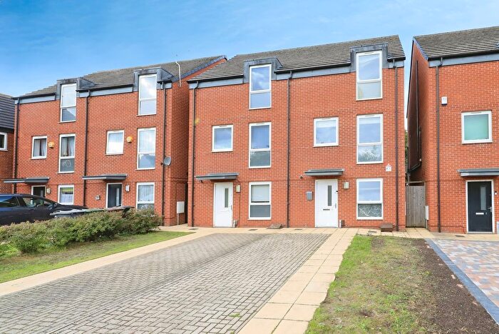 3 Bedroom Semi-detached House For Sale In Hemlock Way, Bilston, West Midlands, WV14