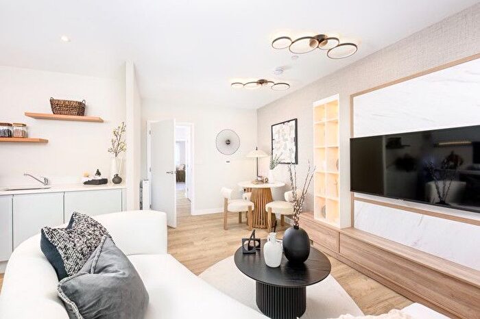 3 Bedroom Flat For Sale In High Road, Goodmayes, Ilford, IG3