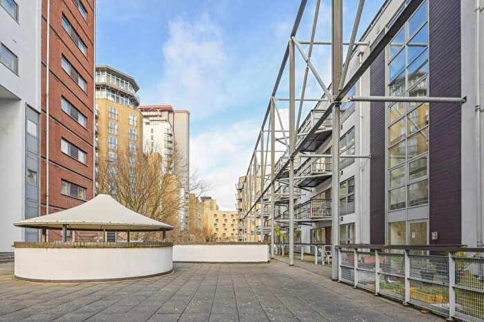 3 Bedroom Flat For Sale In Hutchings Wharf, Canary Wharf, London, E14