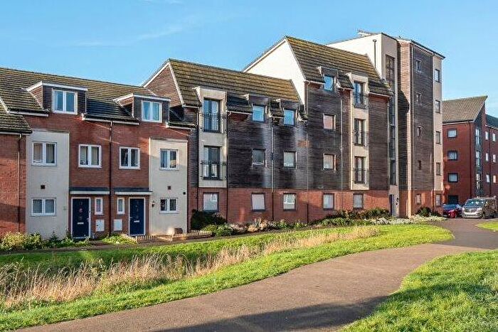 2 Bedroom Flat To Rent In Quercetum Close, Aylesbury, HP19