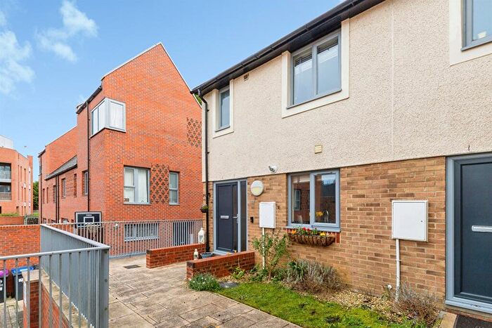 3 Bedroom Semi Detached House For Sale In Booth Close, Hertford, SG14