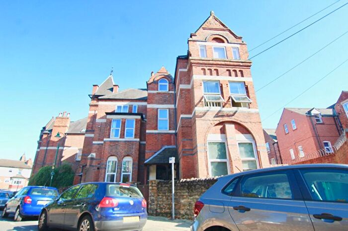 10 Bedroom Semi Detached House To Rent In Gedling Grove, Arboretum, Nottingham, NG7