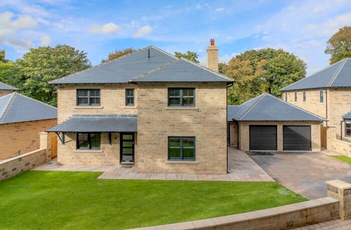 5 Bedroom Detached House For Sale In The Woodlands, Farnham, HG5