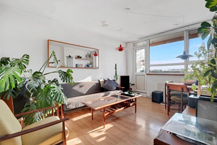 1 Bedroom Flat For Sale In Cazenove Road, London, N16
