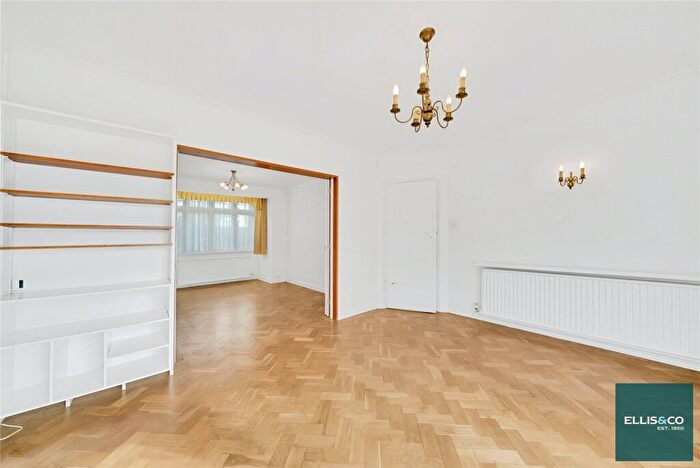 5 Bedroom Detached House For Sale In Wentworth Road, Golders Green, NW11