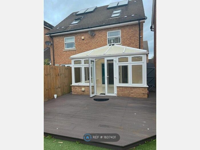 4 Bedroom Semi-Detached House To Rent In Swift Close, Slough, SL1