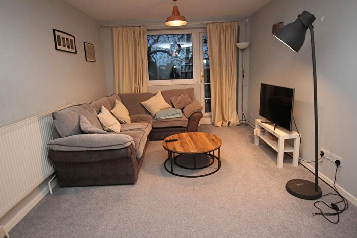 2 Bedroom Flat To Rent In Clumber Crescent South, Nottingham, NG7