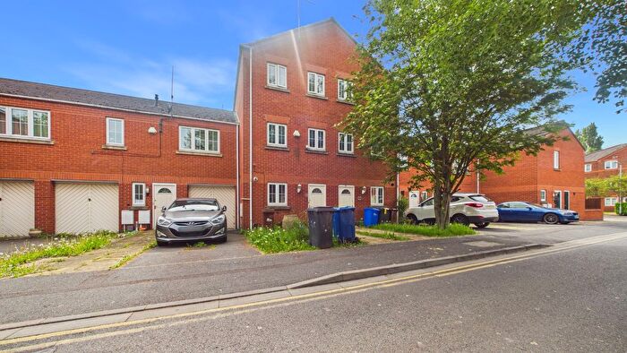 4 Bedroom Terraced House For Sale In Grants Yard, Burton-On-Trent, Staffordshire, DE14