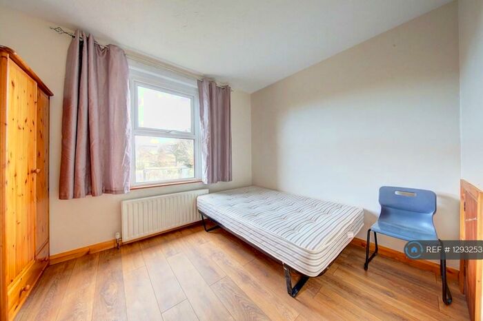 4 Bedroom End Of Terrace House To Rent In East Road, Kingston Upon Thames, KT2