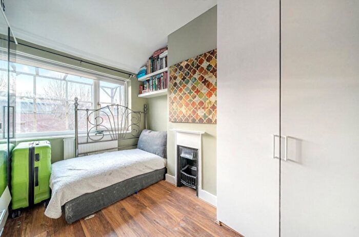 3 Bedroom Terraced House For Sale In Arthur Street, Bushey, Hertfordshire, WD23