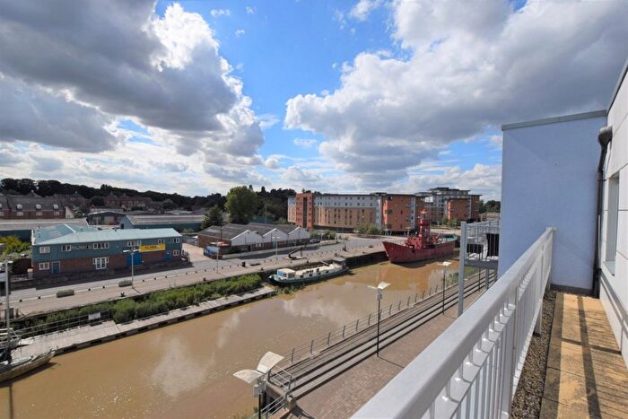 2 Bedroom Flat For Sale In Quayside Drive, Colchester, CO2