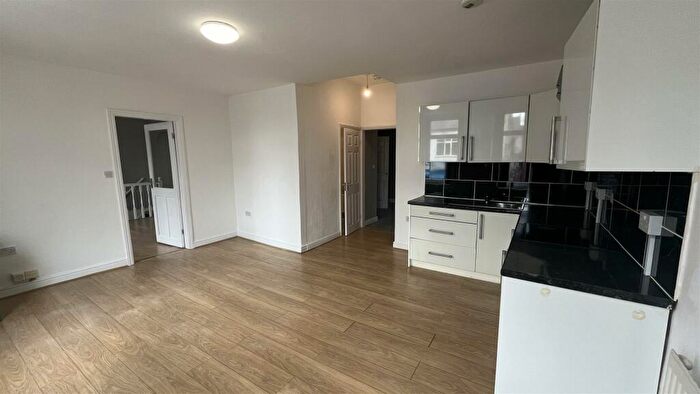 2 Bedroom Apartment To Rent In Reddish Lane, Manchester, M18