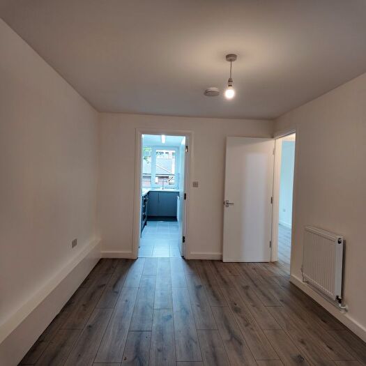 1 Bedroom Flat To Rent In Dalston Lane, London, E8