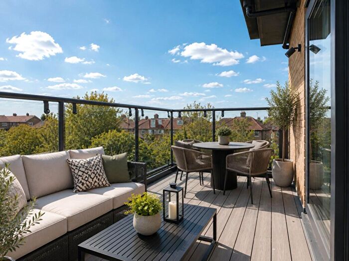 2 Bedroom Flat For Sale In Millers Hill, Ramsgate, Kent, CT11