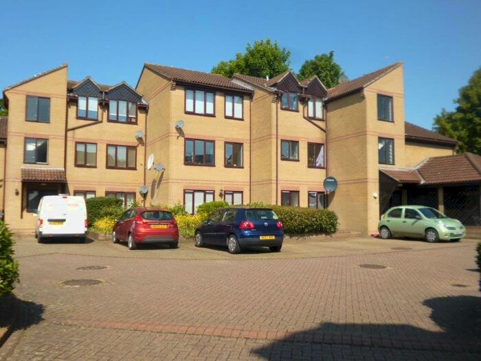 1 Bedroom Flat To Rent In Cross Road, Waltham Cross, EN8