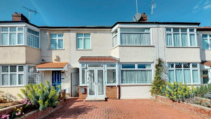 3 Bedroom Terraced House To Rent In Connaught Avenue, London, EN1