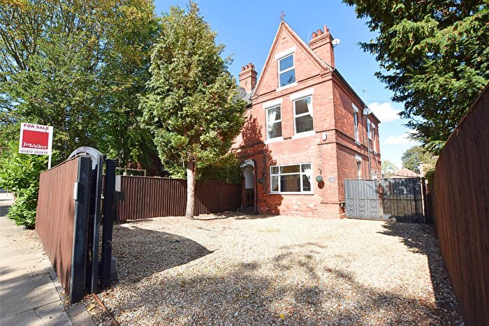 5 Bedroom Semi-Detached House For Sale In Welholme Road, Grimsby, DN32