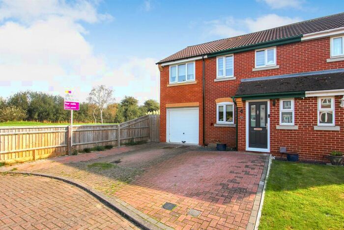 3 Bedroom Semi-Detached House To Rent In Venners Water, Didcot, OX11
