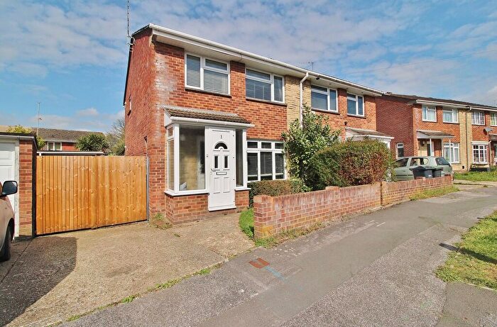 3 Bedroom Semi Detached House For Sale In Place Crescent, Purbrook, PO7