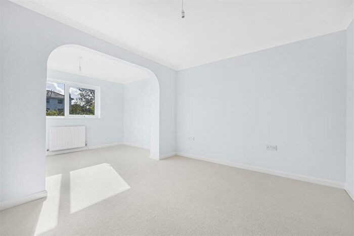 4 Bedroom Detached House For Sale In Walnut Close, Pittville, Cheltenham, GL52