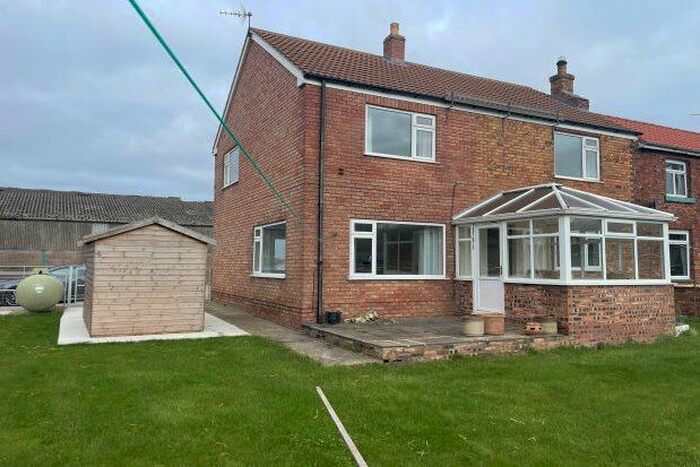 3 Bedroom Semi-Detached House To Rent In ., Scarborough, YO11