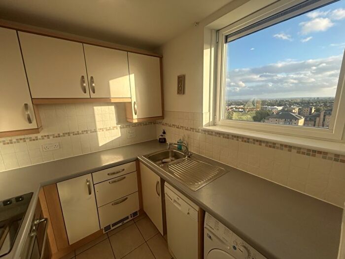 1 Bedroom Flat To Rent In Hamlyn House, High Street, London, Greater London, TW13