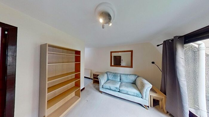 1 Bedroom Flat To Rent In Atholl Crescent Lane, Edinburgh, Midlothian, EH3